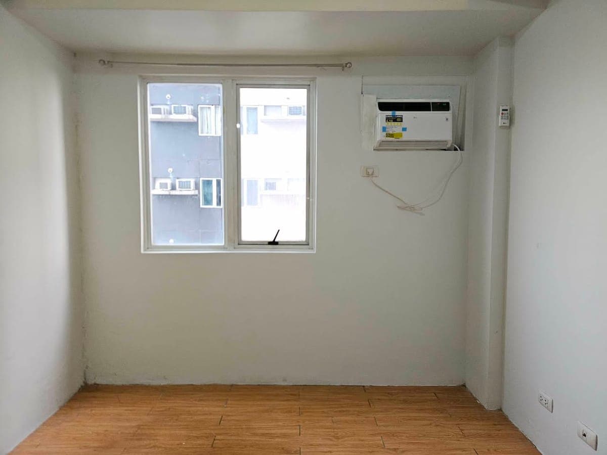 For Rent Studio Unit (18.6 sq.meters) - photo 2