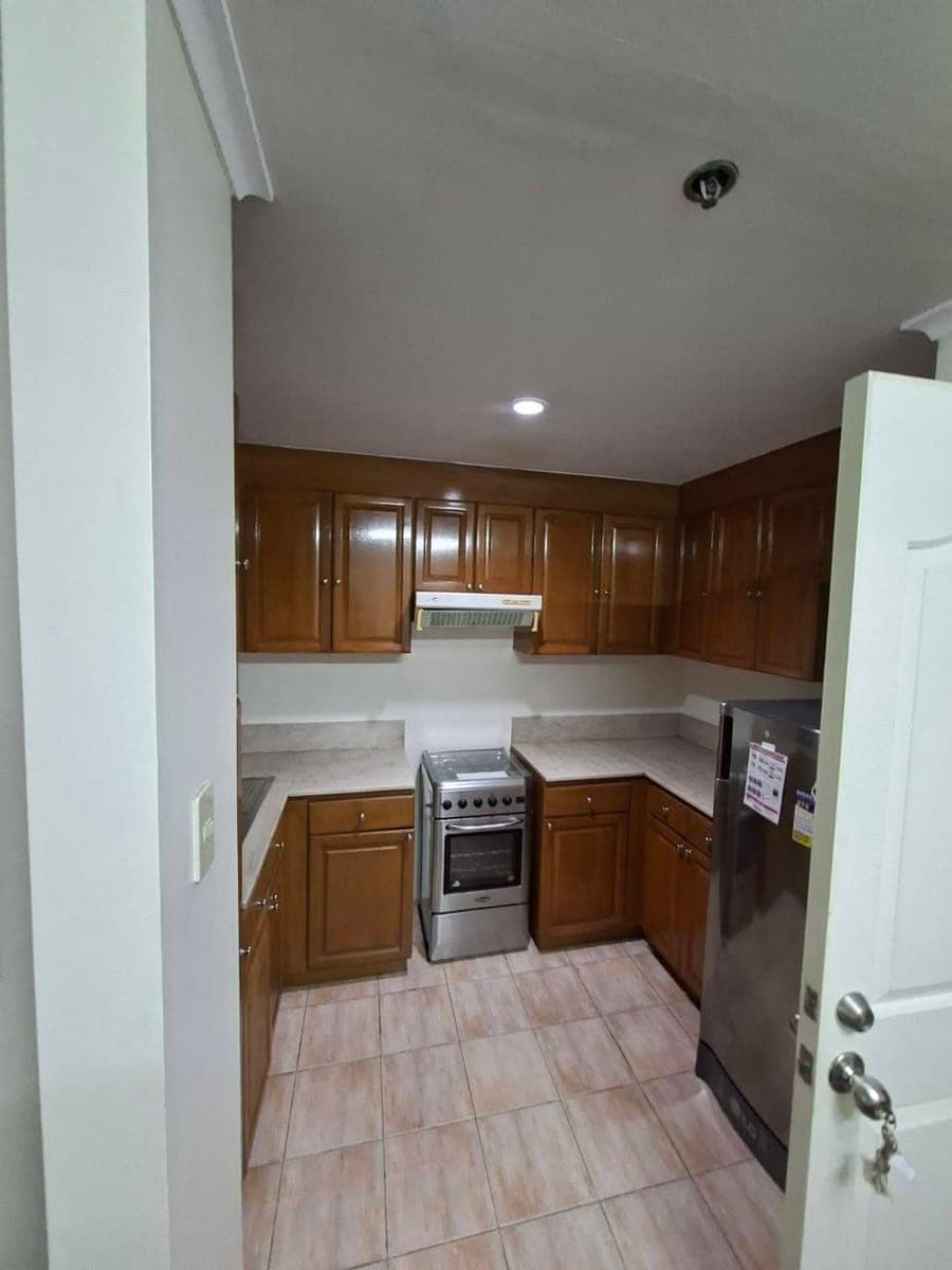 West of ayala makati condo, near RCbc tower and Makati med Ceu - photo 3