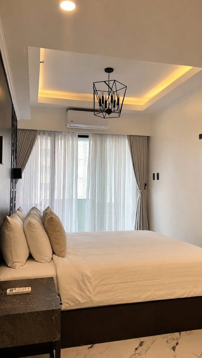 # **Luxurious, Move-In Ready 1BR with BGC Views , Makati CBD** - photo 2