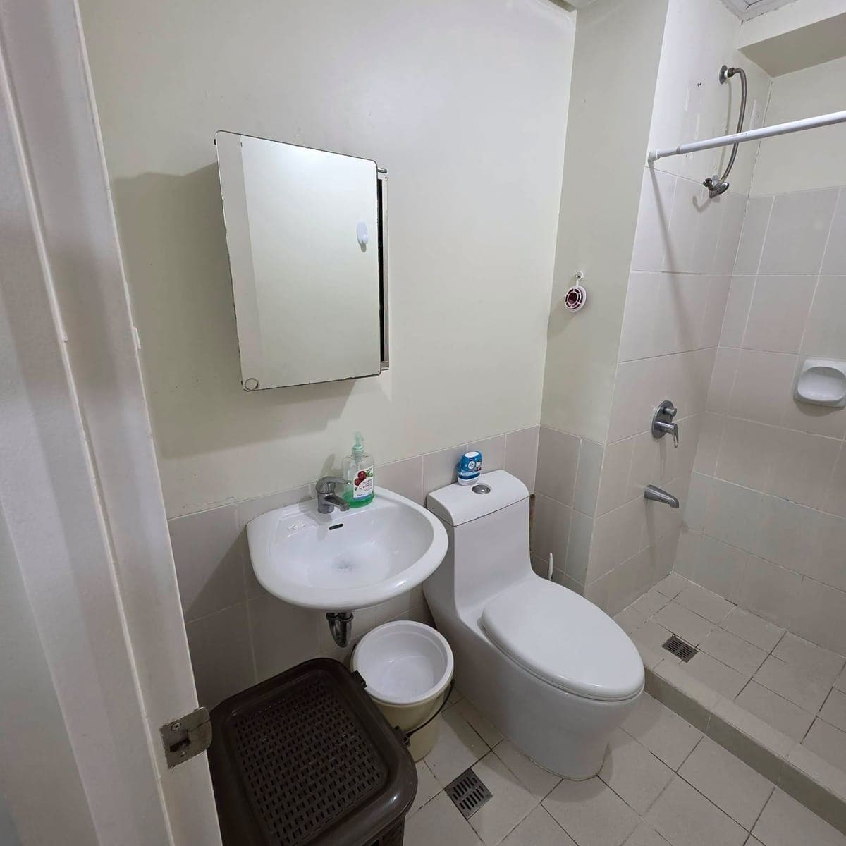 # **FOR LONG TERM RENT: Zinnia Tower 1BR** - photo 3