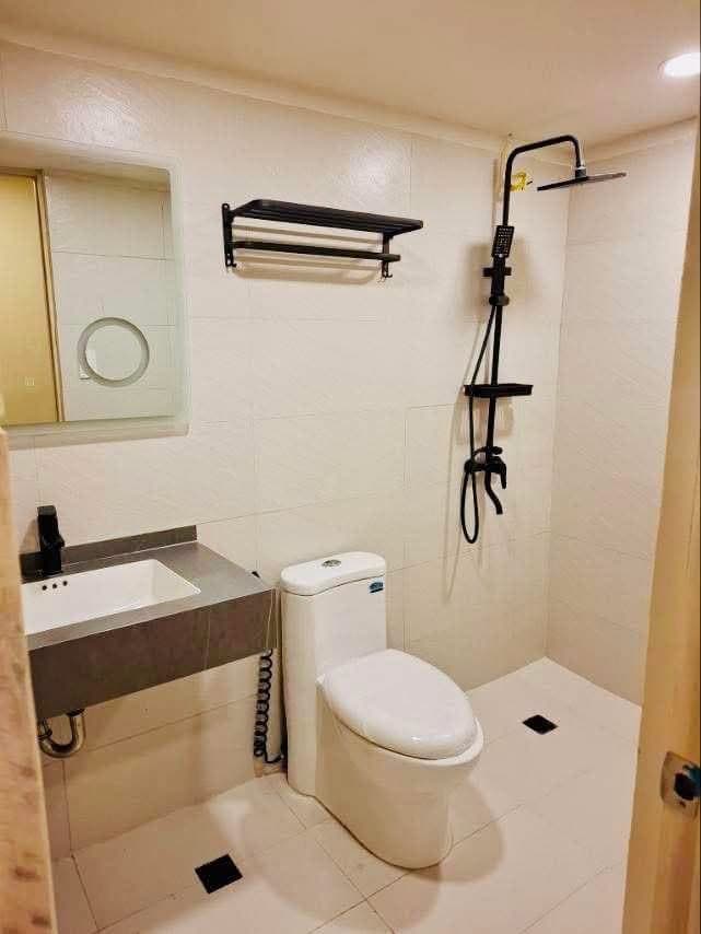🔥FOR RENT: ₱70k/month - 3BR Condo with Parking + Maids Room at Eastwood QC 🔥 - photo 5