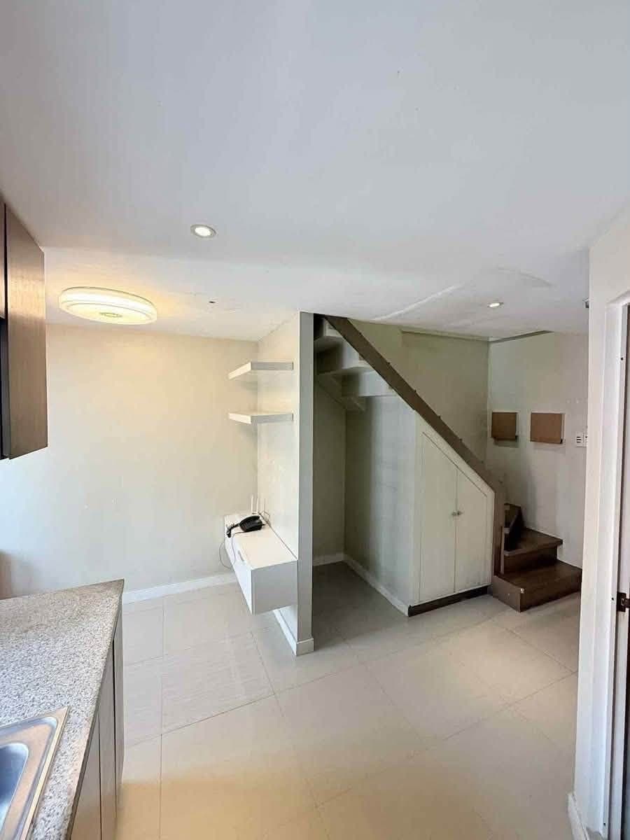 ₱5k ONLY | MALE CONDO SHARING, VICTORIA DE MAKATI, SEMI FURNISHED 2 STOREY UNIT - photo 2