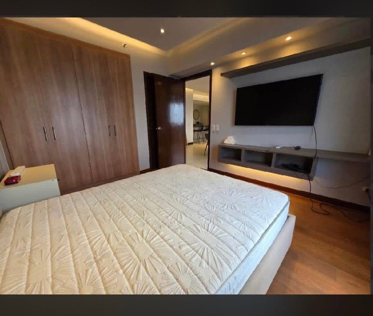 ( For Sale or For lease / Rent 4BR Royalton at Capitol Commons ) - photo 4