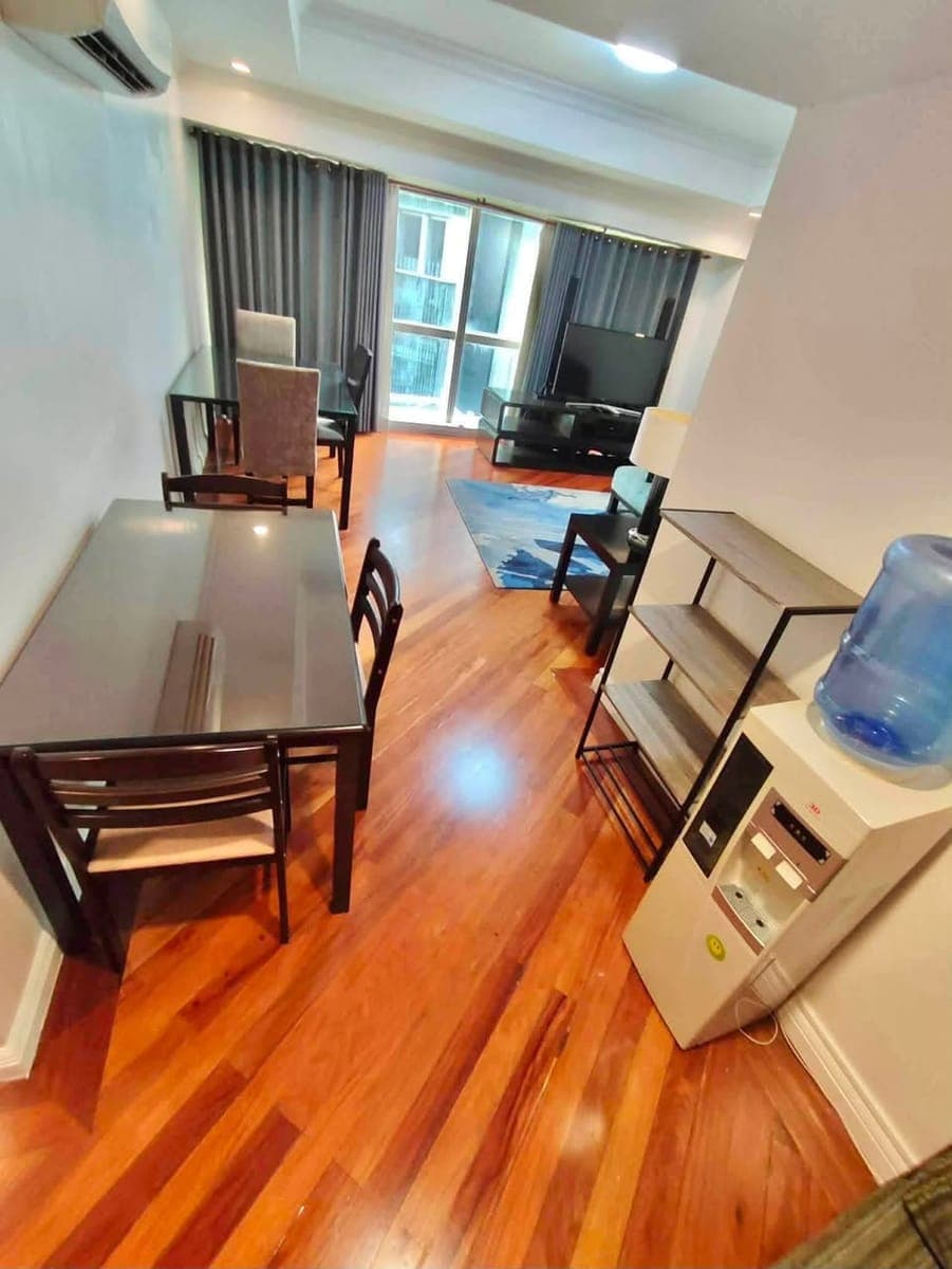 120k MONTHLY‼️2-BEDROOM LUXURY UNIT AT SALCEDO VILLAGE THE FORBES TOWER, MAKATI CITY - photo 4