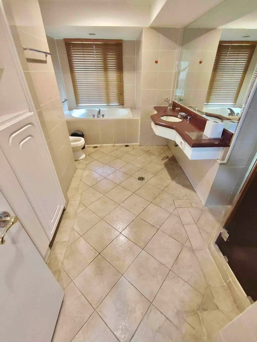 120k MONTHLY‼️2-BEDROOM LUXURY UNIT AT SALCEDO VILLAGE THE FORBES TOWER, MAKATI CITY - photo 5