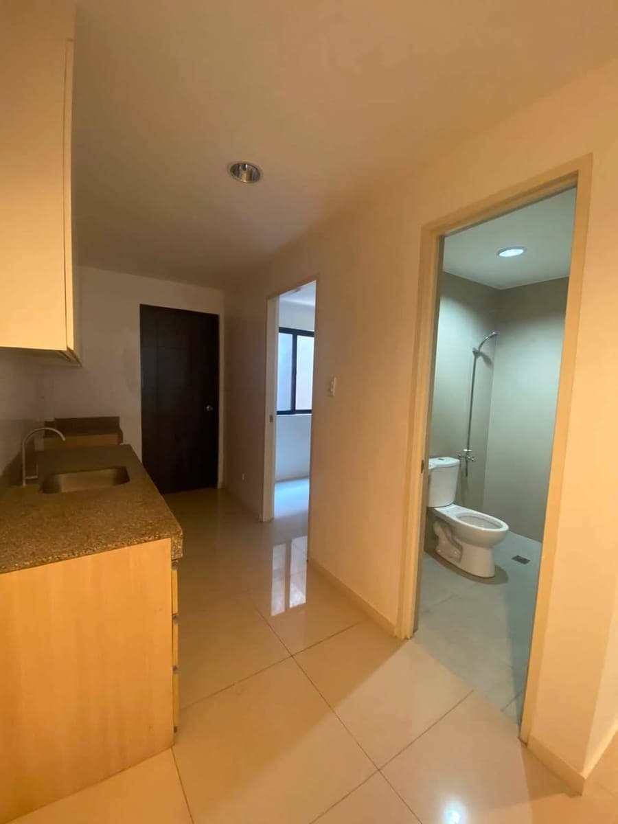 Brand new 3- storey townhouse for rent! - photo 5