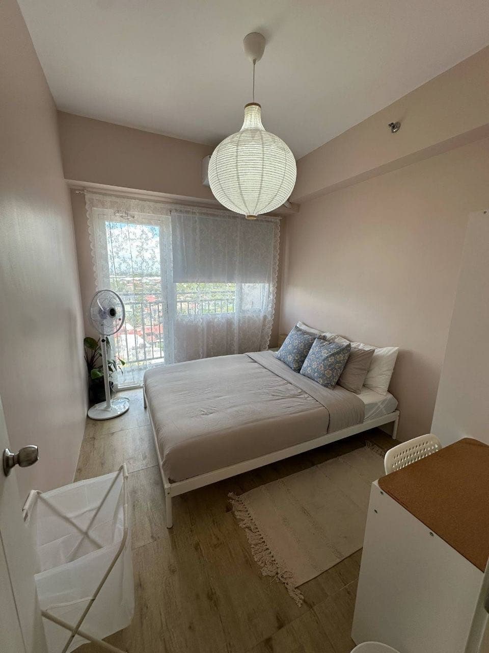 𝑭𝑶𝑹 𝑹𝑬𝑵𝑻: 2 BEDROOM END CONDO UNIT | FULLY FURNISHED - photo 1