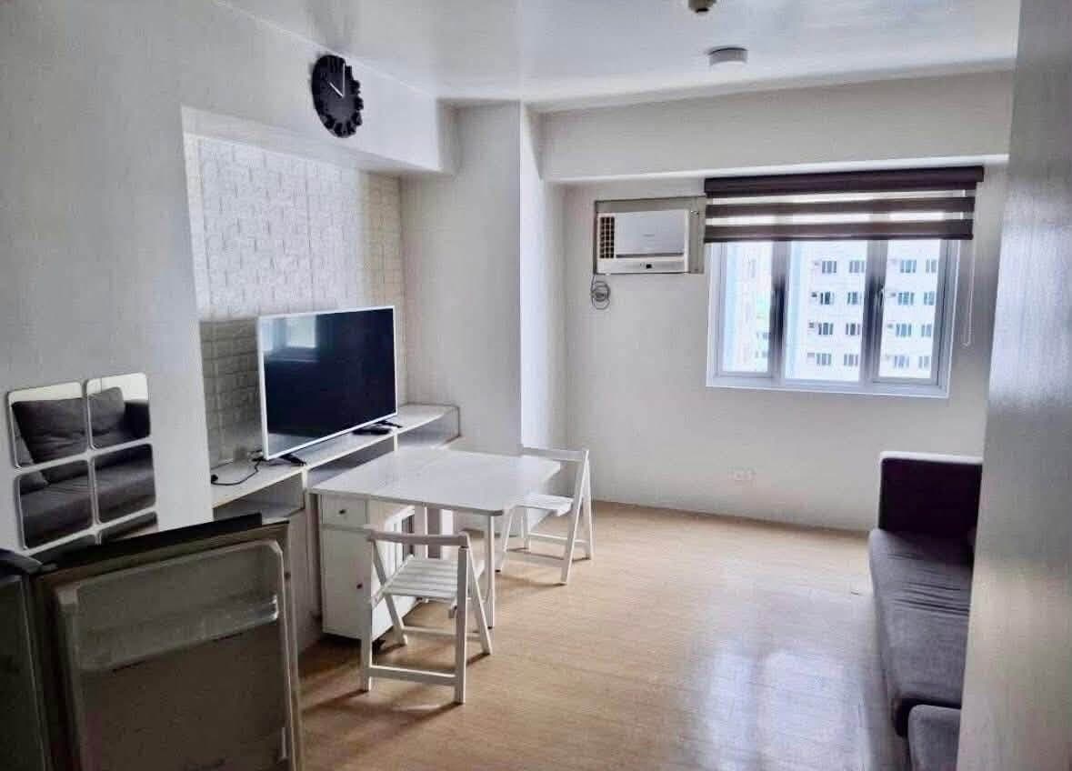 FOR RENT: ₱18,000/month. | Inclusive association dues - photo 1