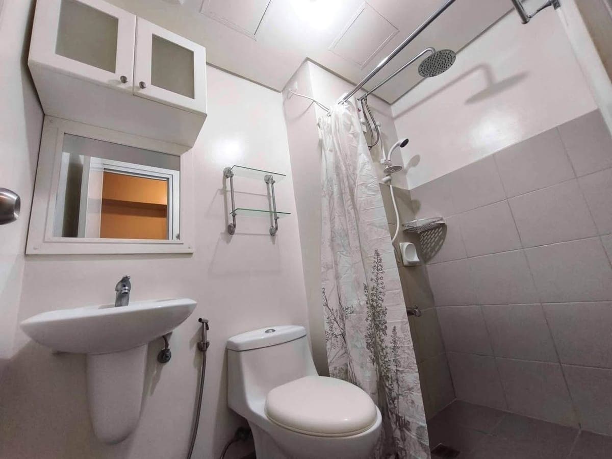 FOR RENT: ₱17,000/month. | Inclusive Association dues - photo 4