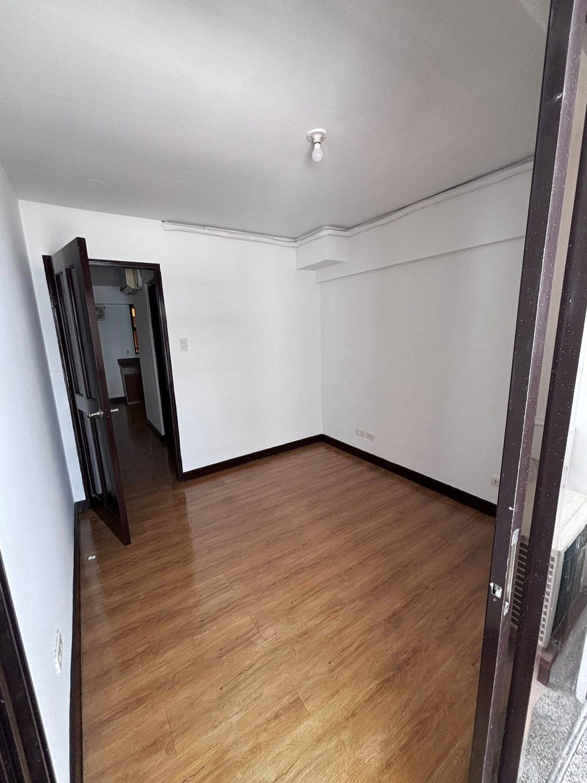 🏡 FOR RENT: Newly Repainted 4-Bedroom Unit (Merged Rooms) with Parking! - photo 1