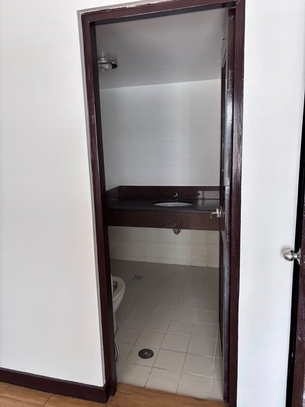 🏡 FOR RENT: Newly Repainted 4-Bedroom Unit (Merged Rooms) with Parking! - photo 3