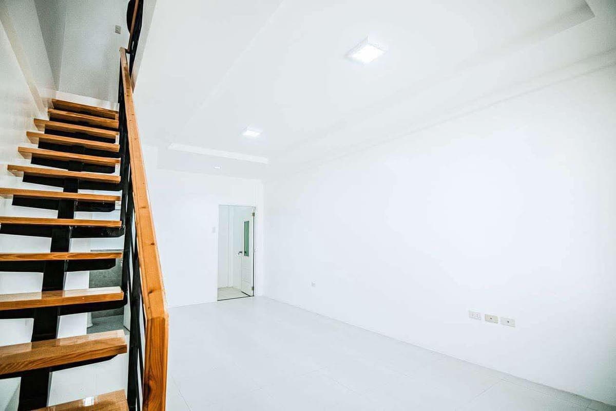 2-storey Unfurnished Apartment for Rent (MOVE IN READY) - photo 1