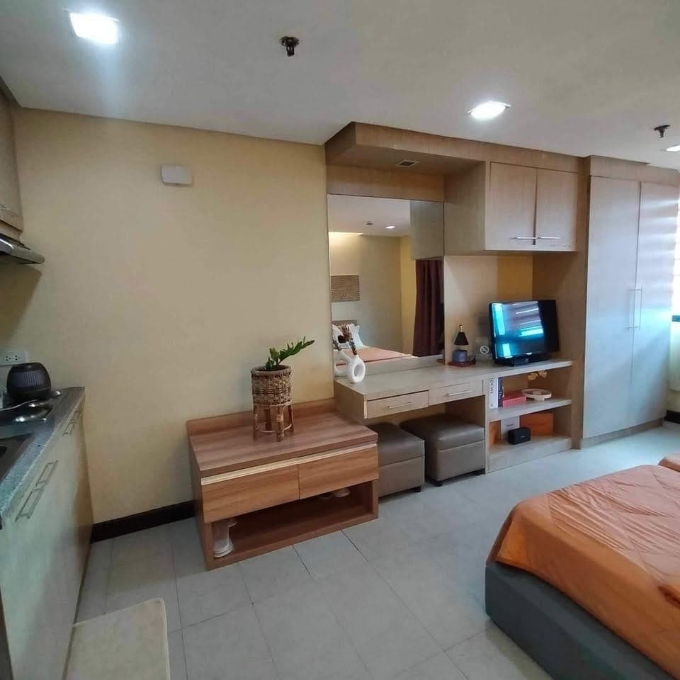 Studio Condo for rent just infront of SM MEGAMALL! - photo 3