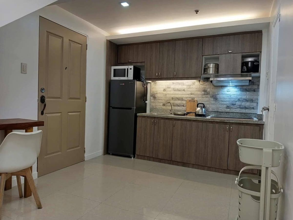 For female condo sharing at Victoria de Makati - photo 5