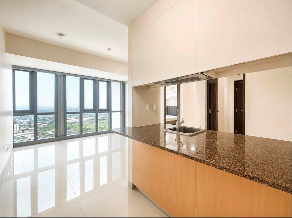 ₱40,000/Month | Executive Corner 1BR - photo 1