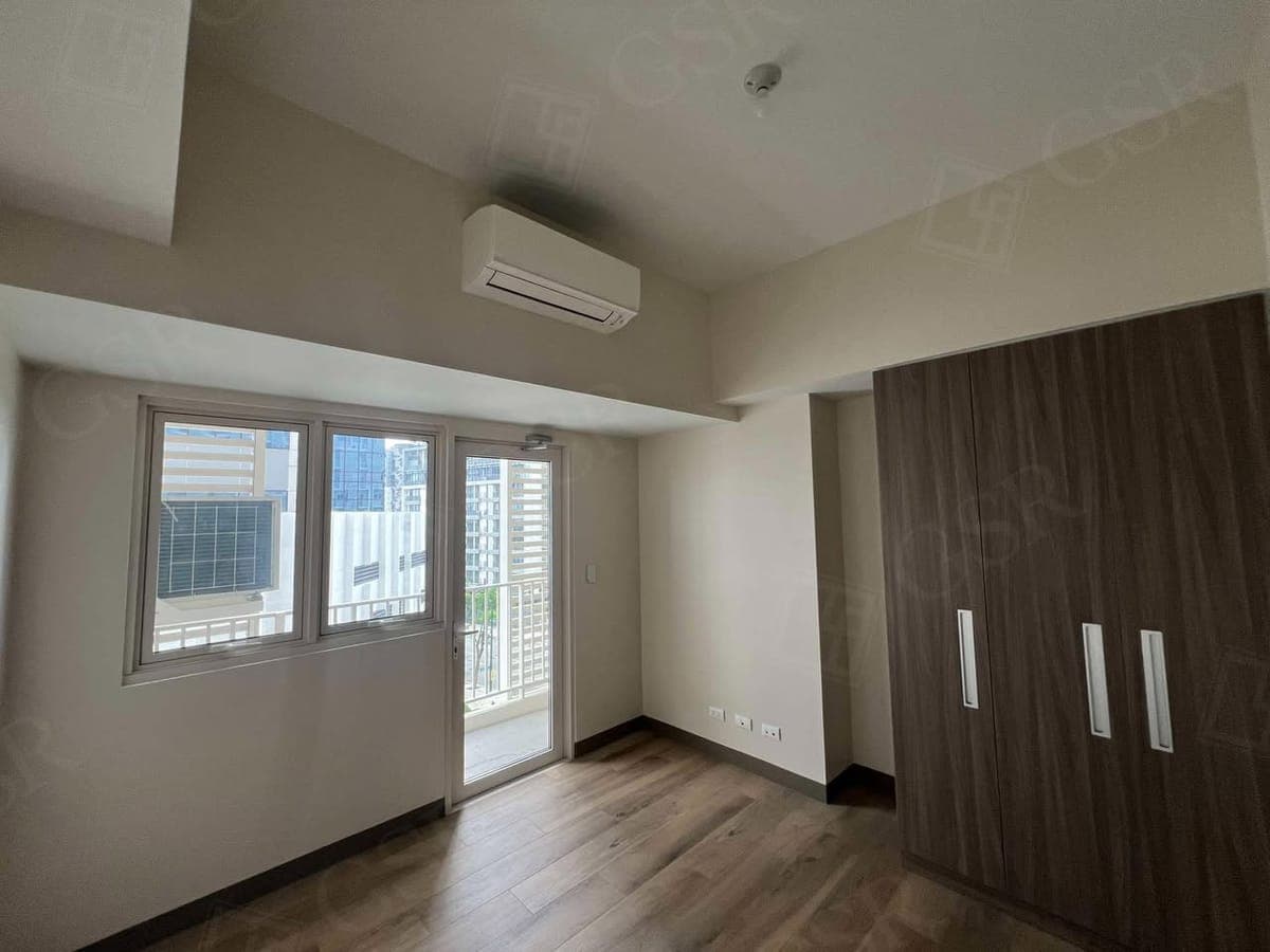 **Unfurnished One Bedroom Unit with Balcony For Lease at Park Mckinley West (GSR-C4X3)** - photo 1