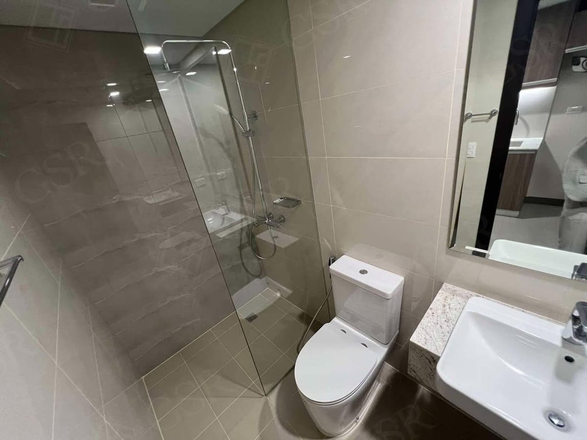 **Unfurnished One Bedroom Unit with Balcony For Lease at Park Mckinley West (GSR-C4X3)** - photo 2
