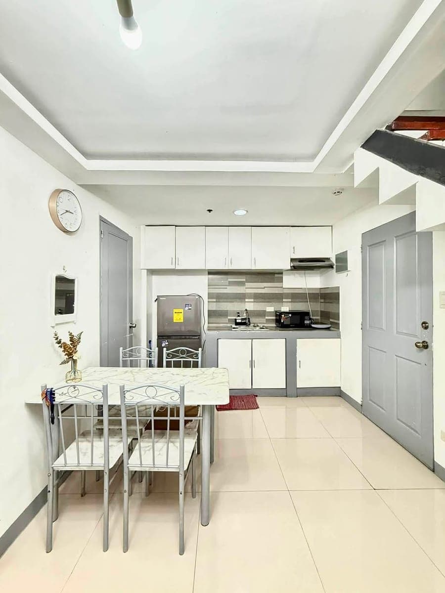 2-3bedroom CONDO SHARING available - photo 2