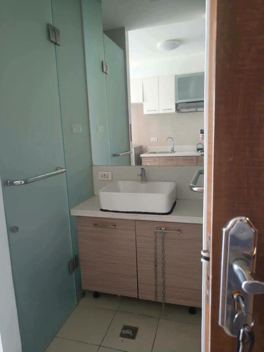 Unit  For rent                 Congressional Town Center - photo 3