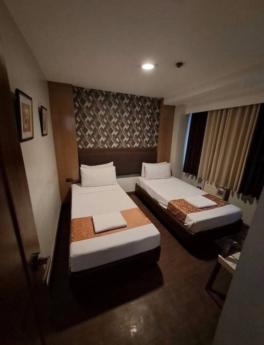 FOR RENT: ₱30,000/month. - Inclusive association dues - photo 2