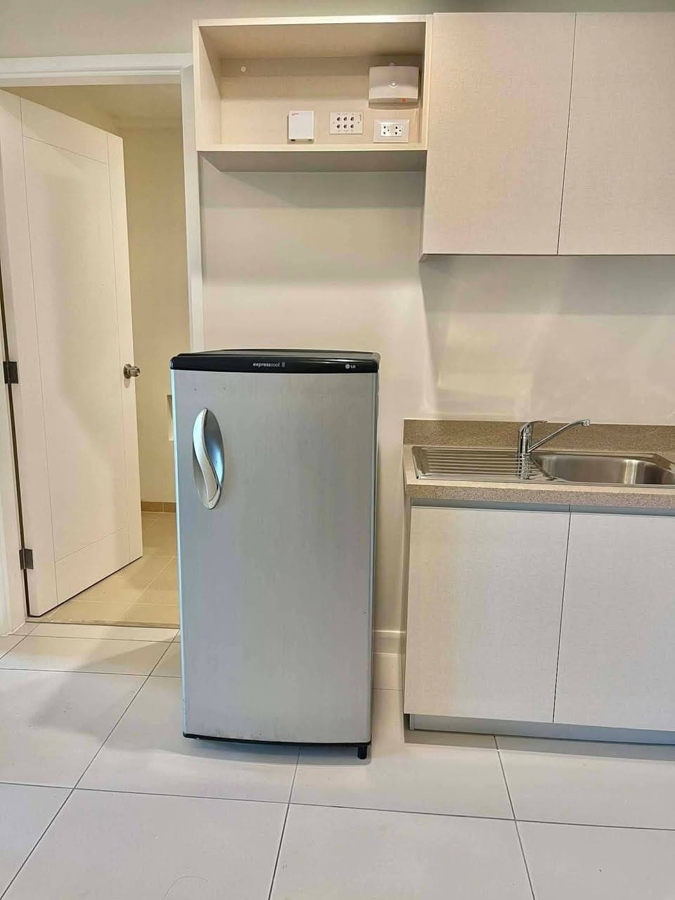 𝗘𝗔𝗦𝗧 𝗕𝗔𝗬 𝗥𝗘𝗦𝗜𝗗𝗘𝗡𝗖𝗘𝗦 by Rockwell - photo 2