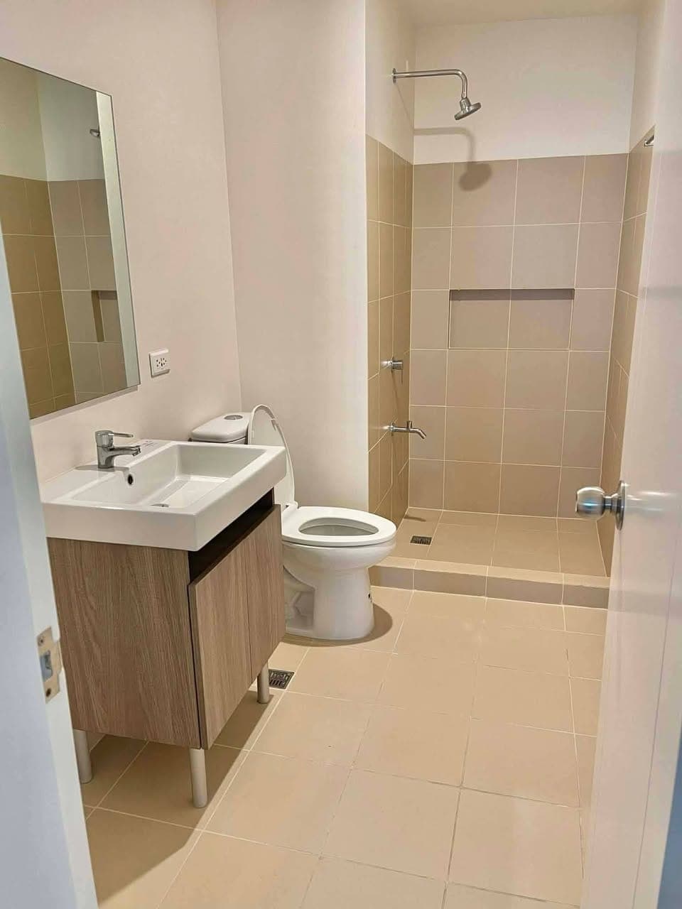 𝗘𝗔𝗦𝗧 𝗕𝗔𝗬 𝗥𝗘𝗦𝗜𝗗𝗘𝗡𝗖𝗘𝗦 by Rockwell - photo 5