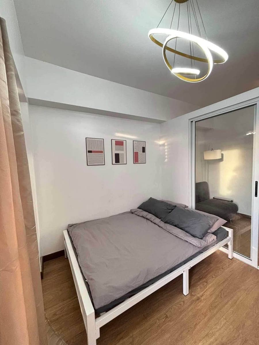 One-Bedroom (31sqm) w/ BALCONY FOR RENT - photo 1