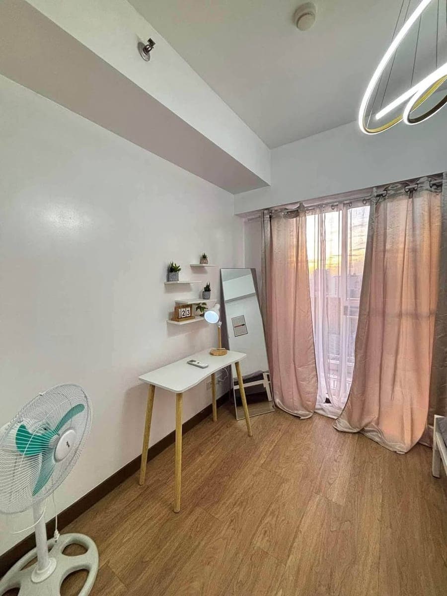 One-Bedroom (31sqm) w/ BALCONY FOR RENT - photo 2