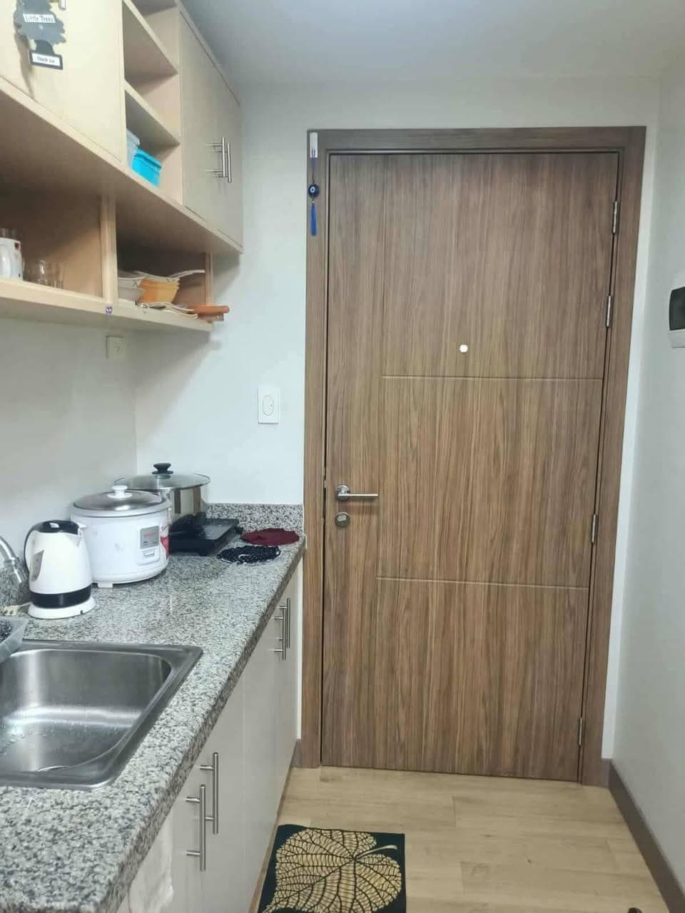 Spring residences beside SM bicutan - photo 1