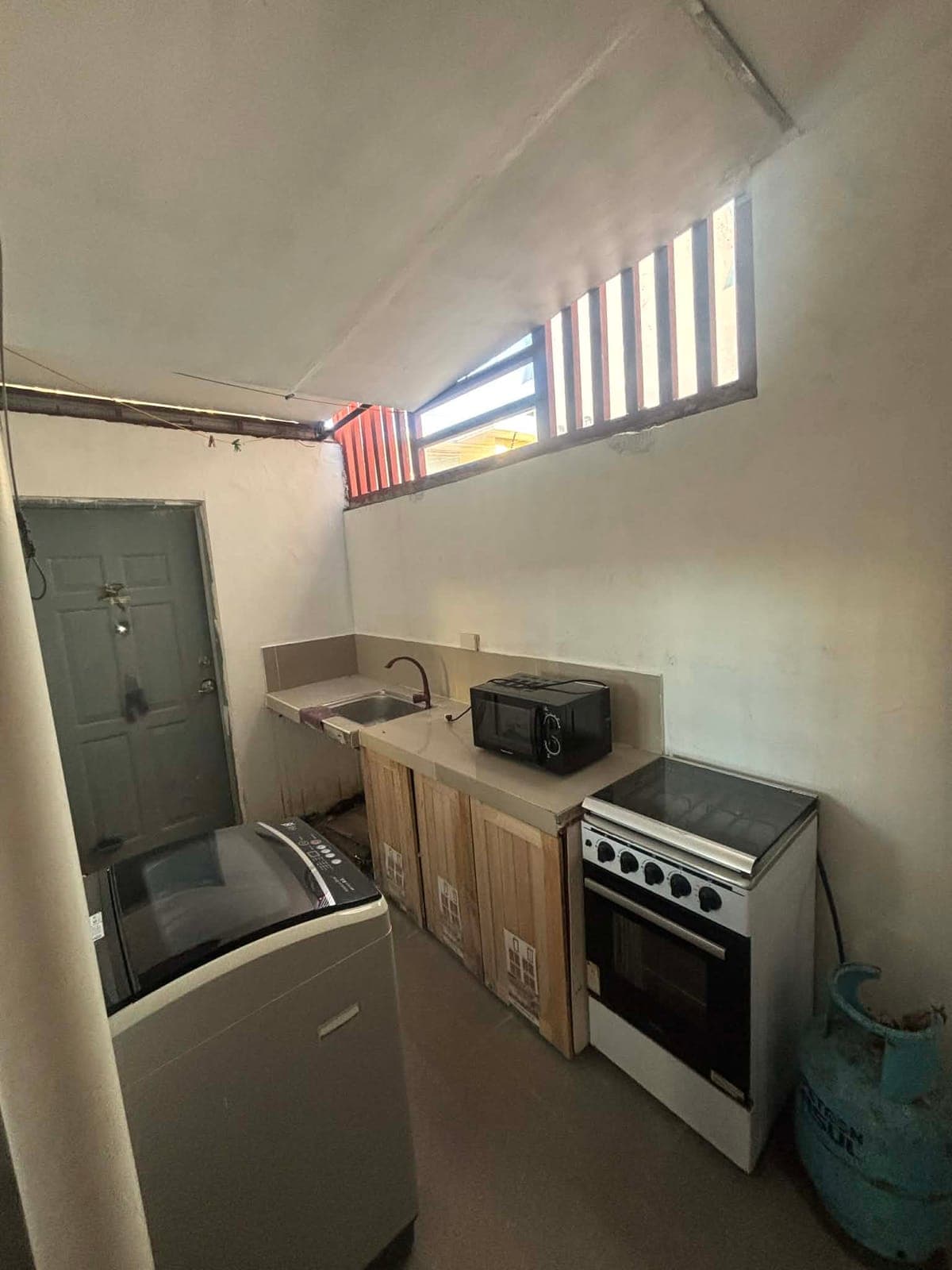 Fully furnished house for rent at Emerald Estate - photo 1