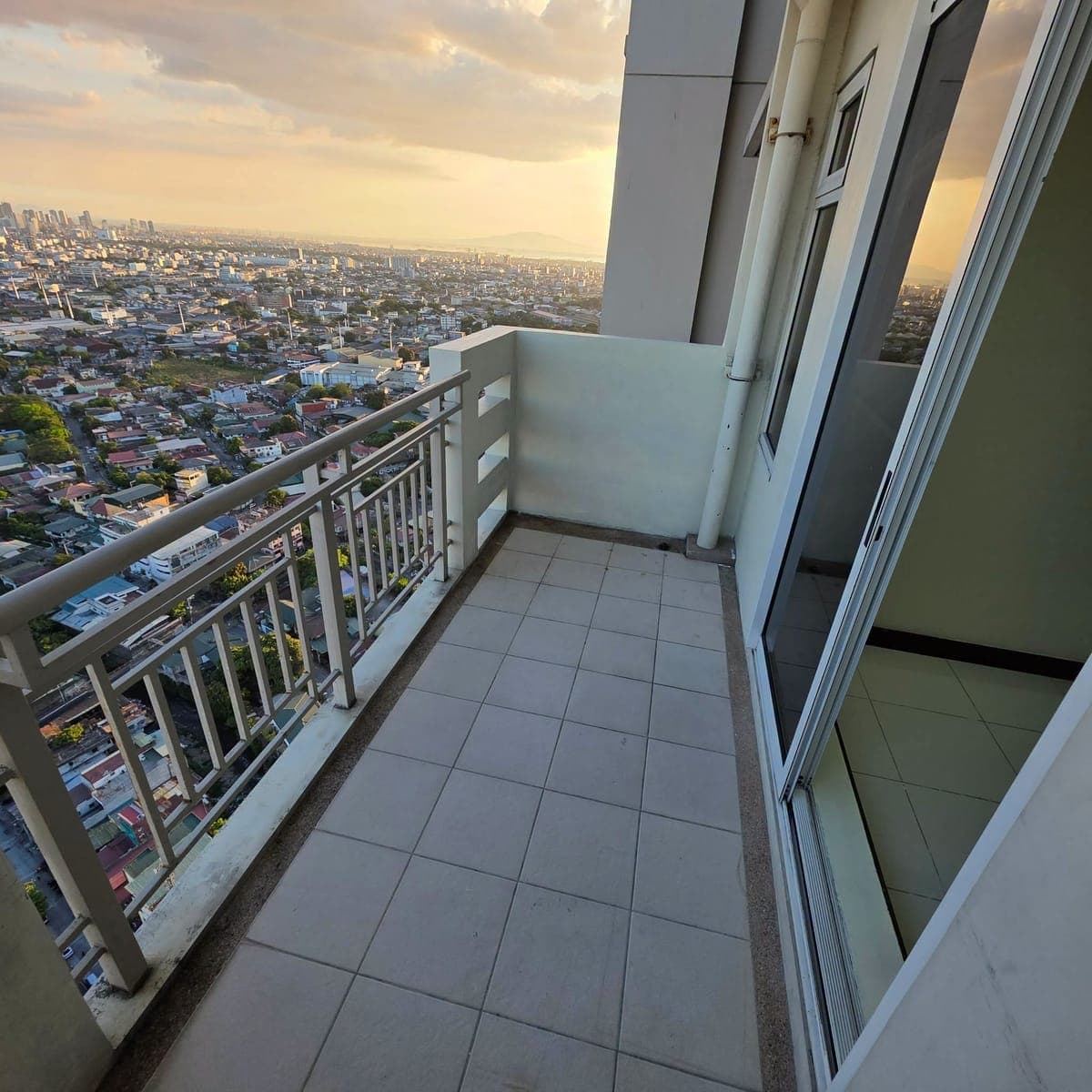 # **FOR LONG TERM RENT: Zinnia Tower 1BR** - photo 1