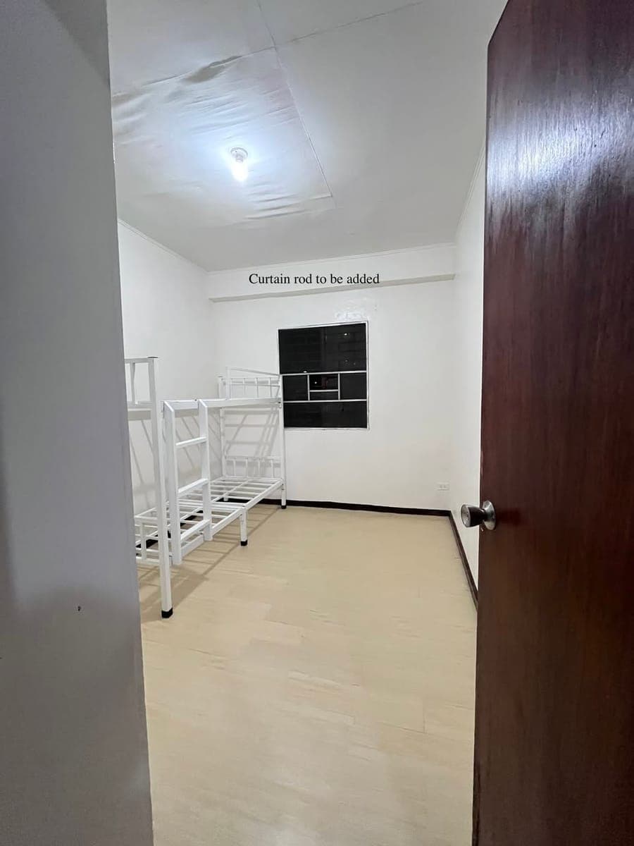 # **LOOKING FOR: FEMALE BEDSPACERS** - photo 2