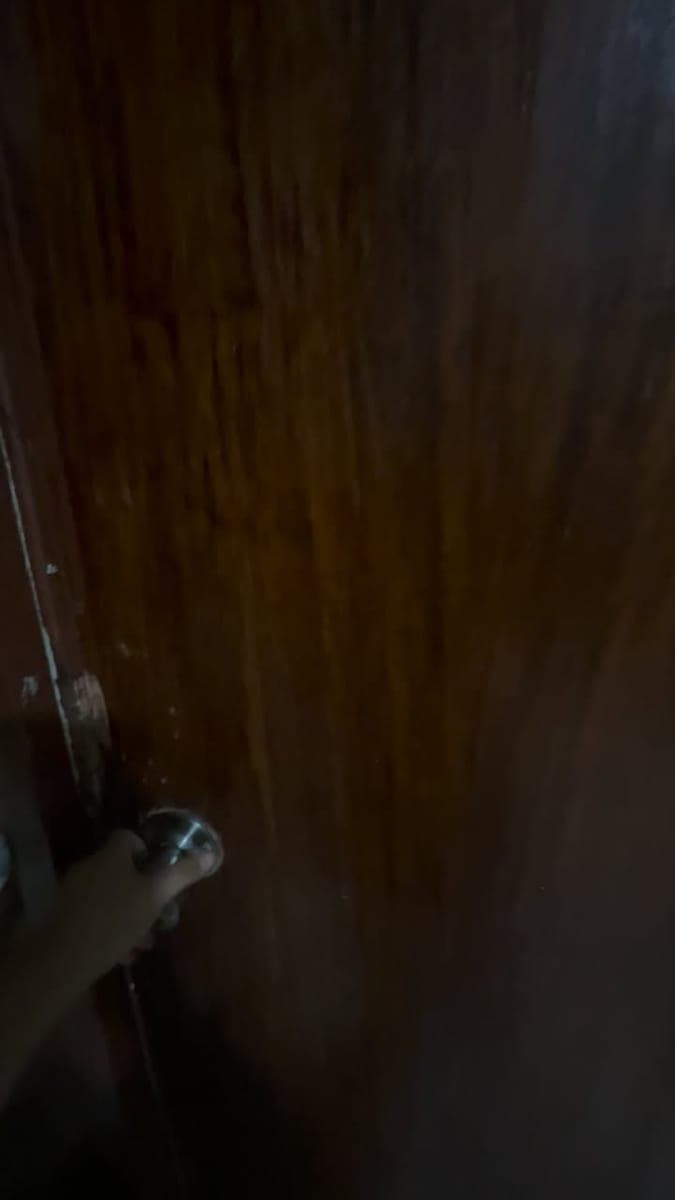# **LOOKING FOR: FEMALE BEDSPACERS** - photo 5