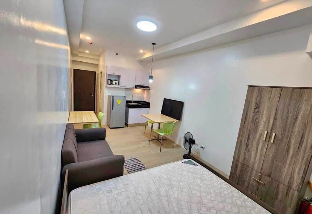 RUSH CONDO FOR RENT - photo 2