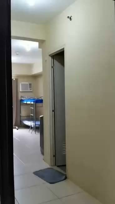 Mapag-stayan sa Makati near your workplace at abot kaya? I have studio Condo Sharing po located sa Y... - photo 1