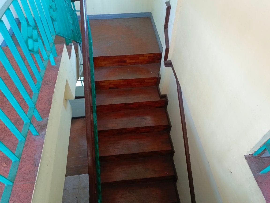 house for rent 5bedrooms 5cr 2carpark 70k location Pilar village - photo 1