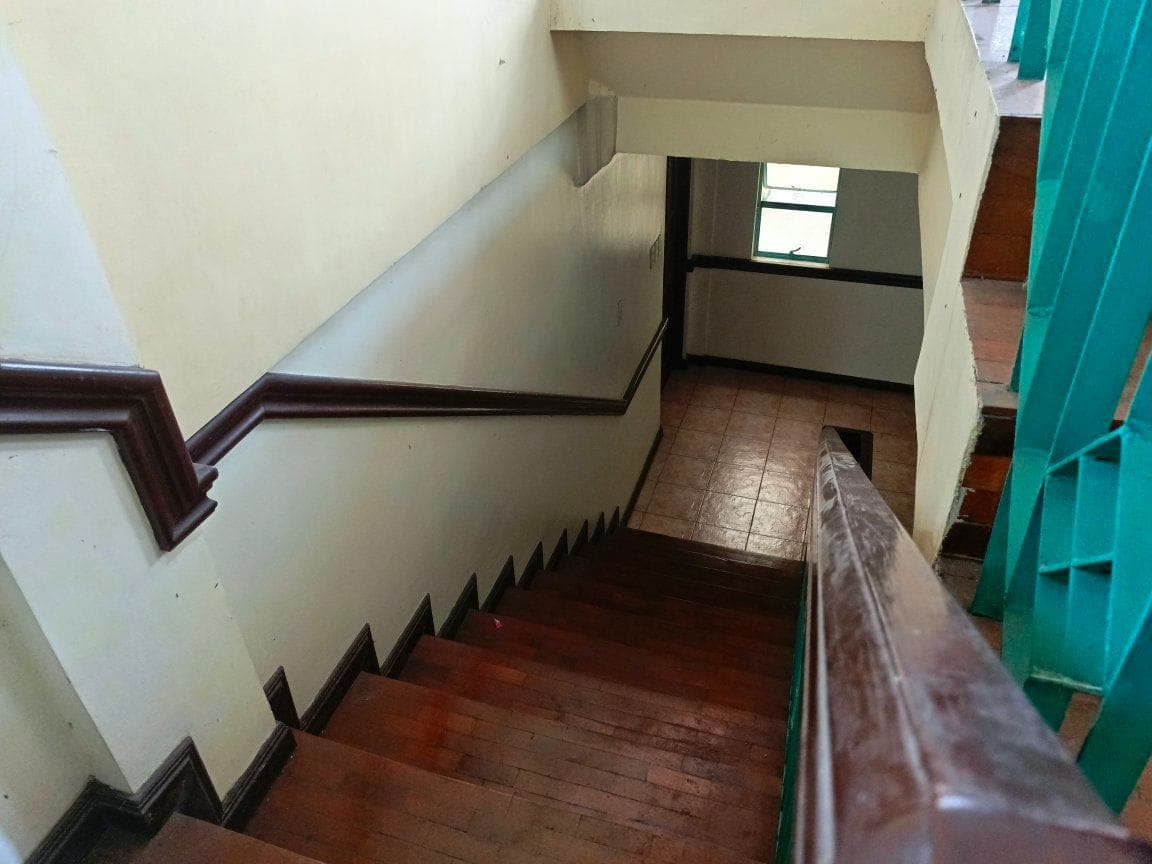 house for rent 5bedrooms 5cr 2carpark 70k location Pilar village - photo 2