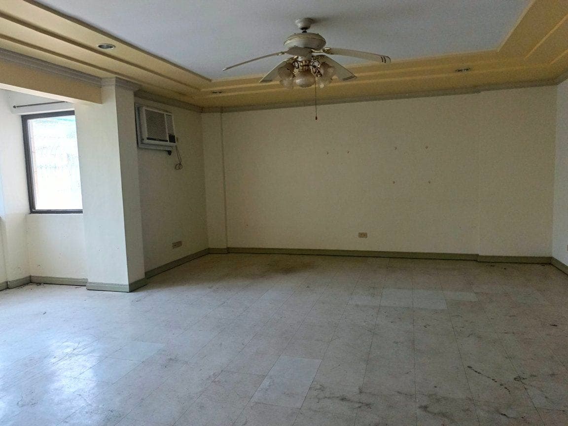 house for rent 5bedrooms 5cr 2carpark 70k location Pilar village - photo 3