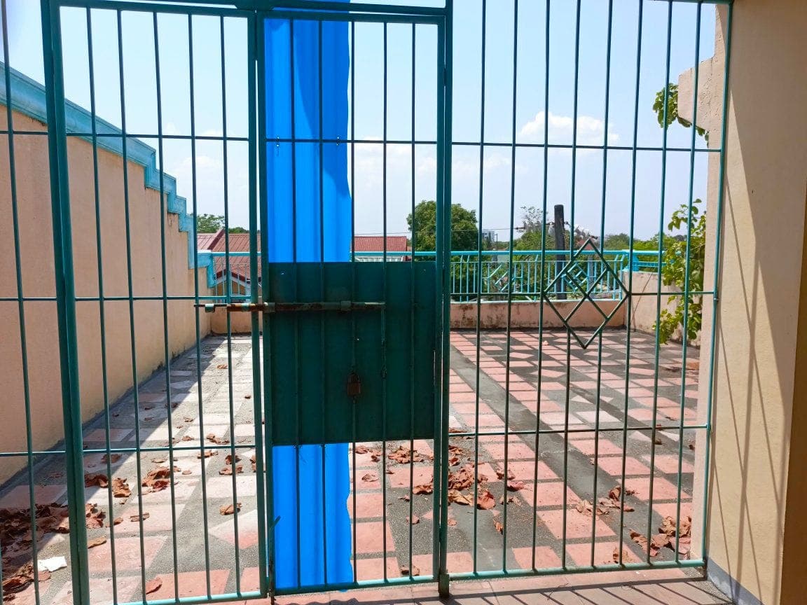 house for rent 5bedrooms 5cr 2carpark 70k location Pilar village - photo 5