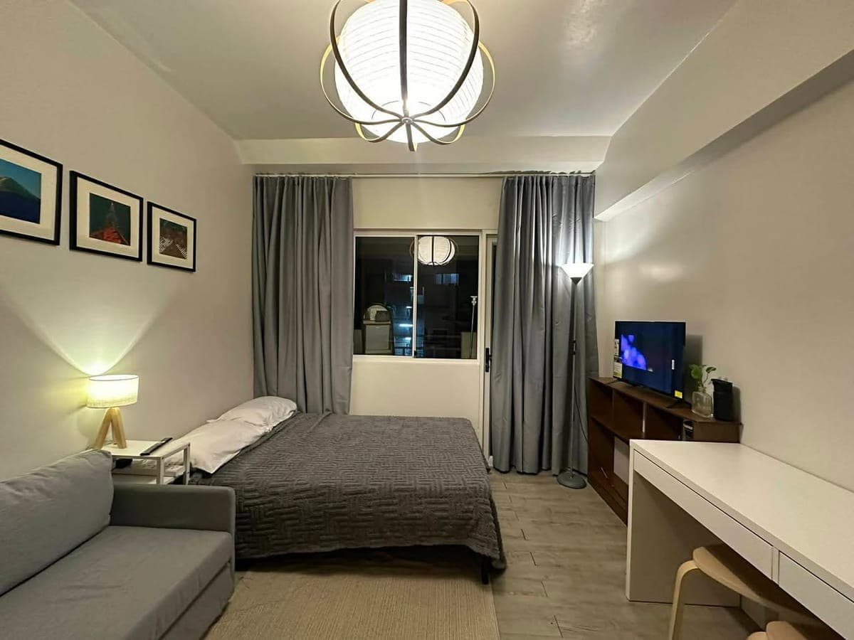 Fully Furnished Studio Unit with Balcony for RENT! - photo 2