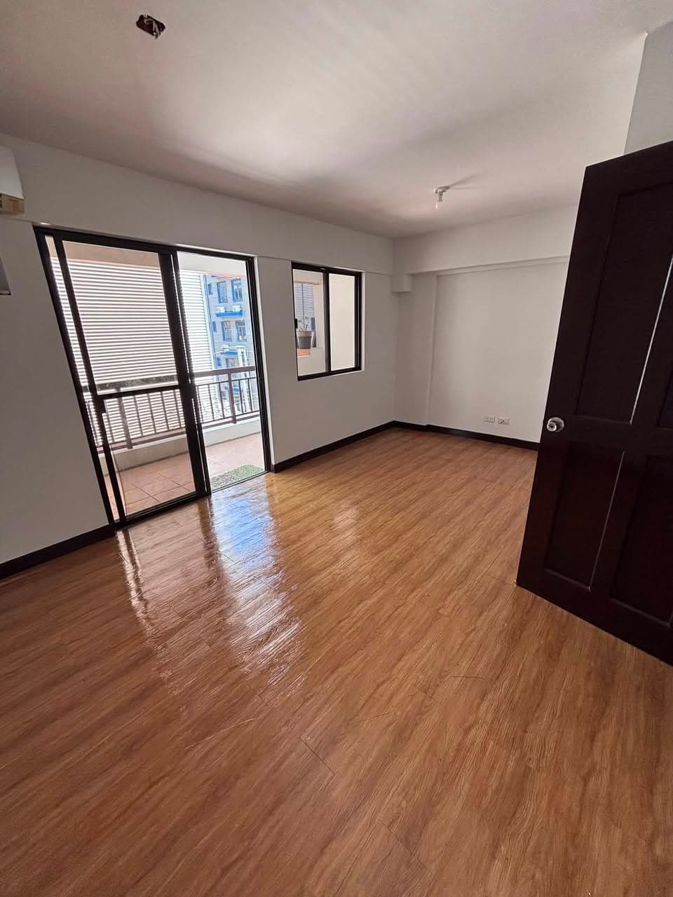 🏡 FOR RENT: Newly Repainted 4-Bedroom Unit (Merged Rooms) with Parking! - photo 1