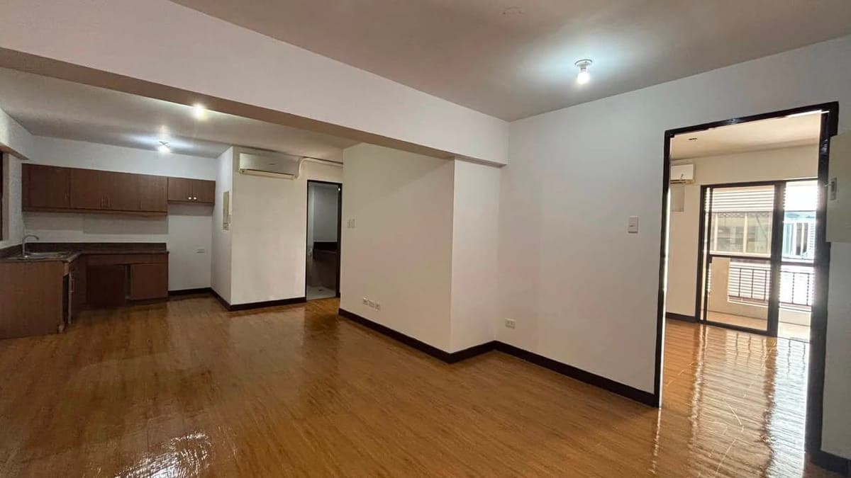 🏡 FOR RENT: Newly Repainted 4-Bedroom Unit (Merged Rooms) with Parking! - photo 2