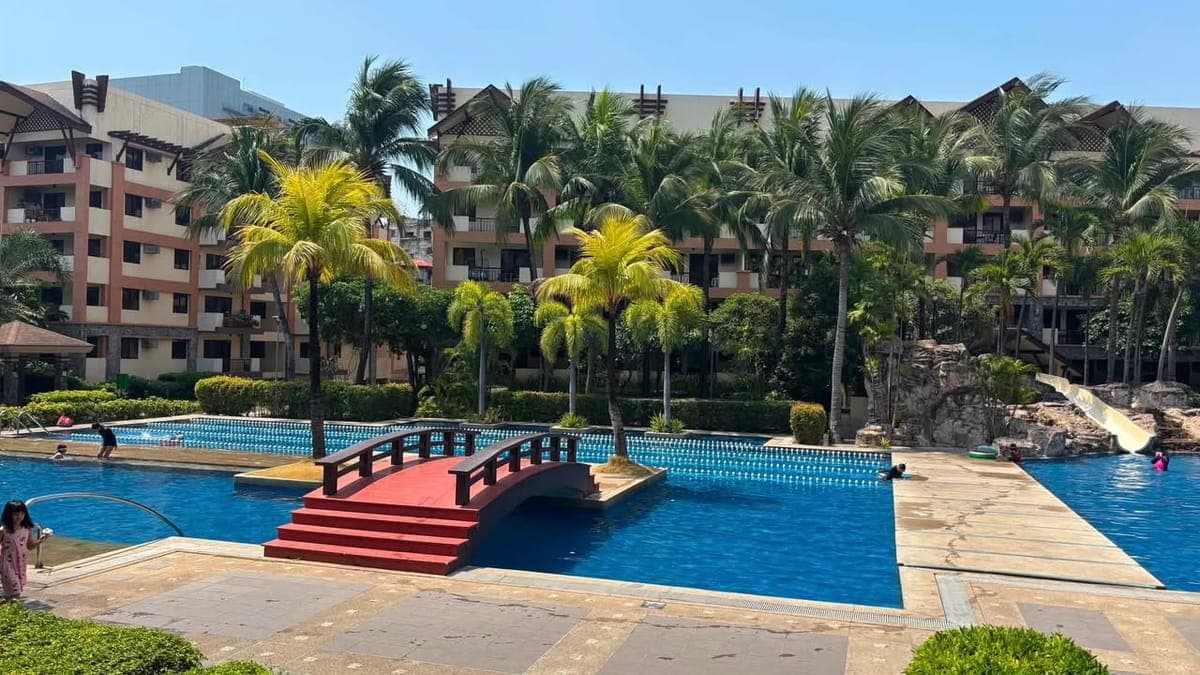 🏡 FOR RENT: Newly Repainted 4-Bedroom Unit (Merged Rooms) with Parking! - photo 4