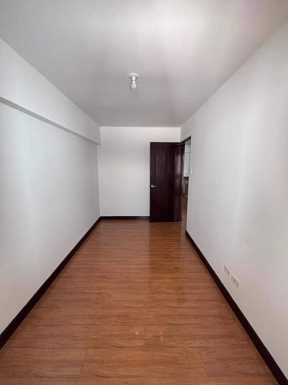 🏡 FOR RENT: Newly Repainted 4-Bedroom Unit (Merged Rooms) with Parking! - photo 5