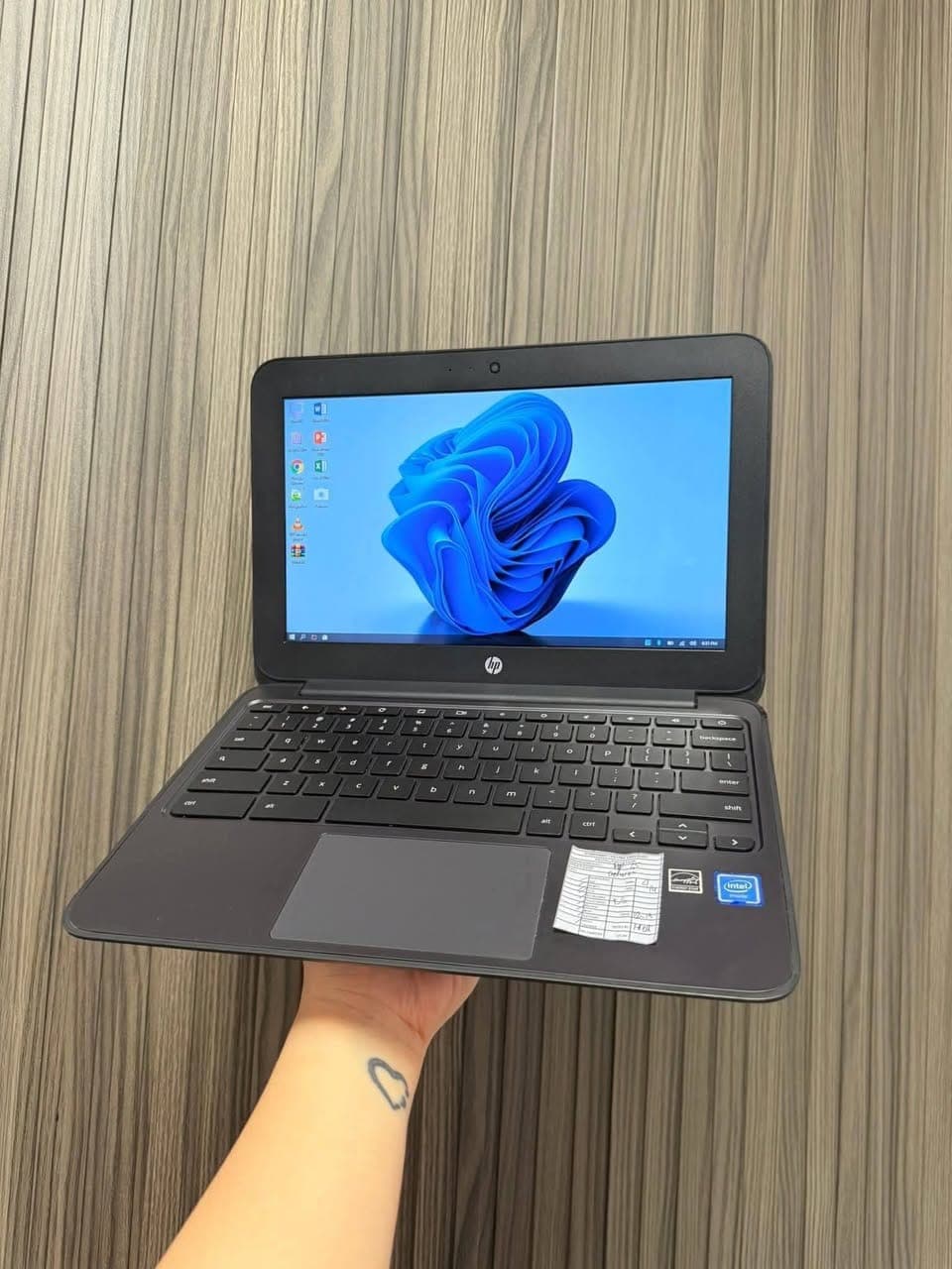 2,999 only HP windows laptop with charger!!💯 - photo 1