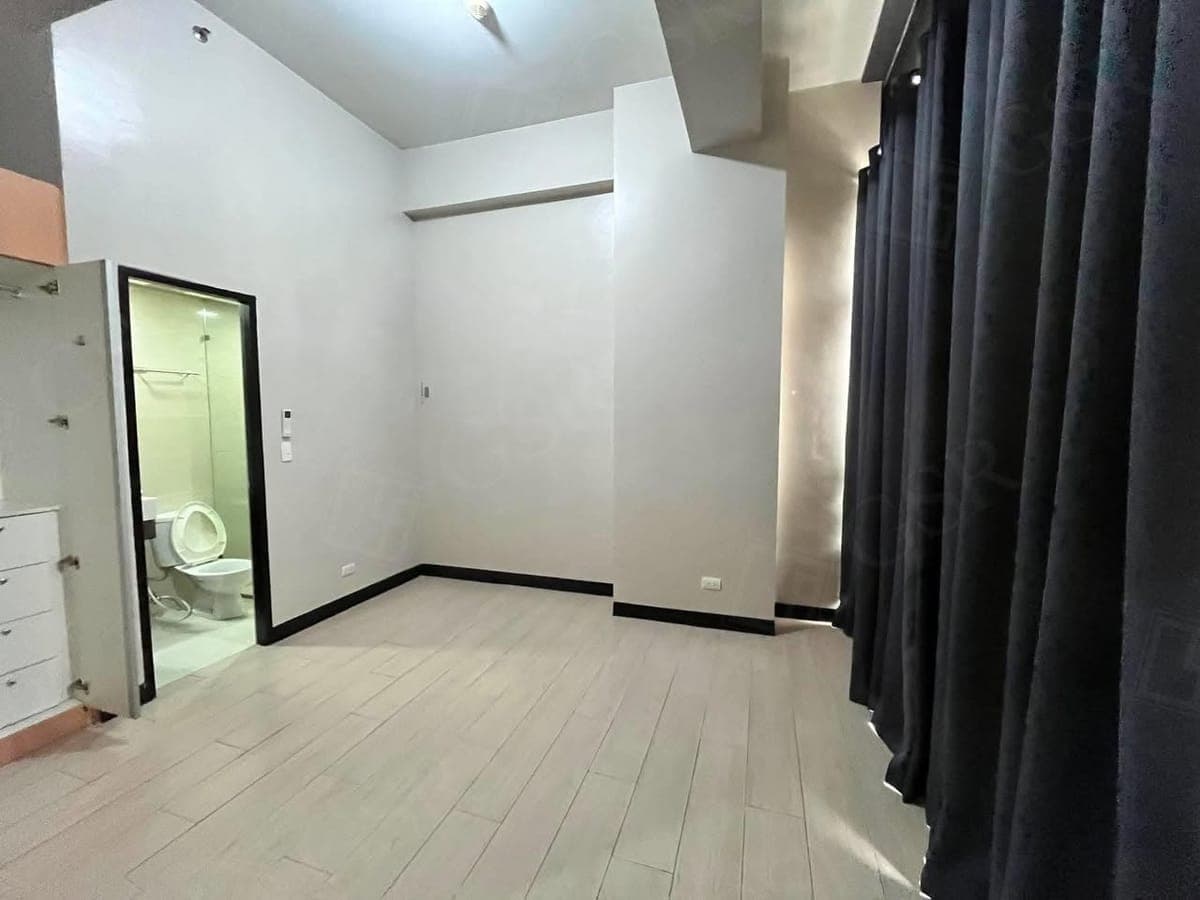 **Semi Furnished One Bedroom Unit For Lease at Greenbelt Hamilton ** - photo 1