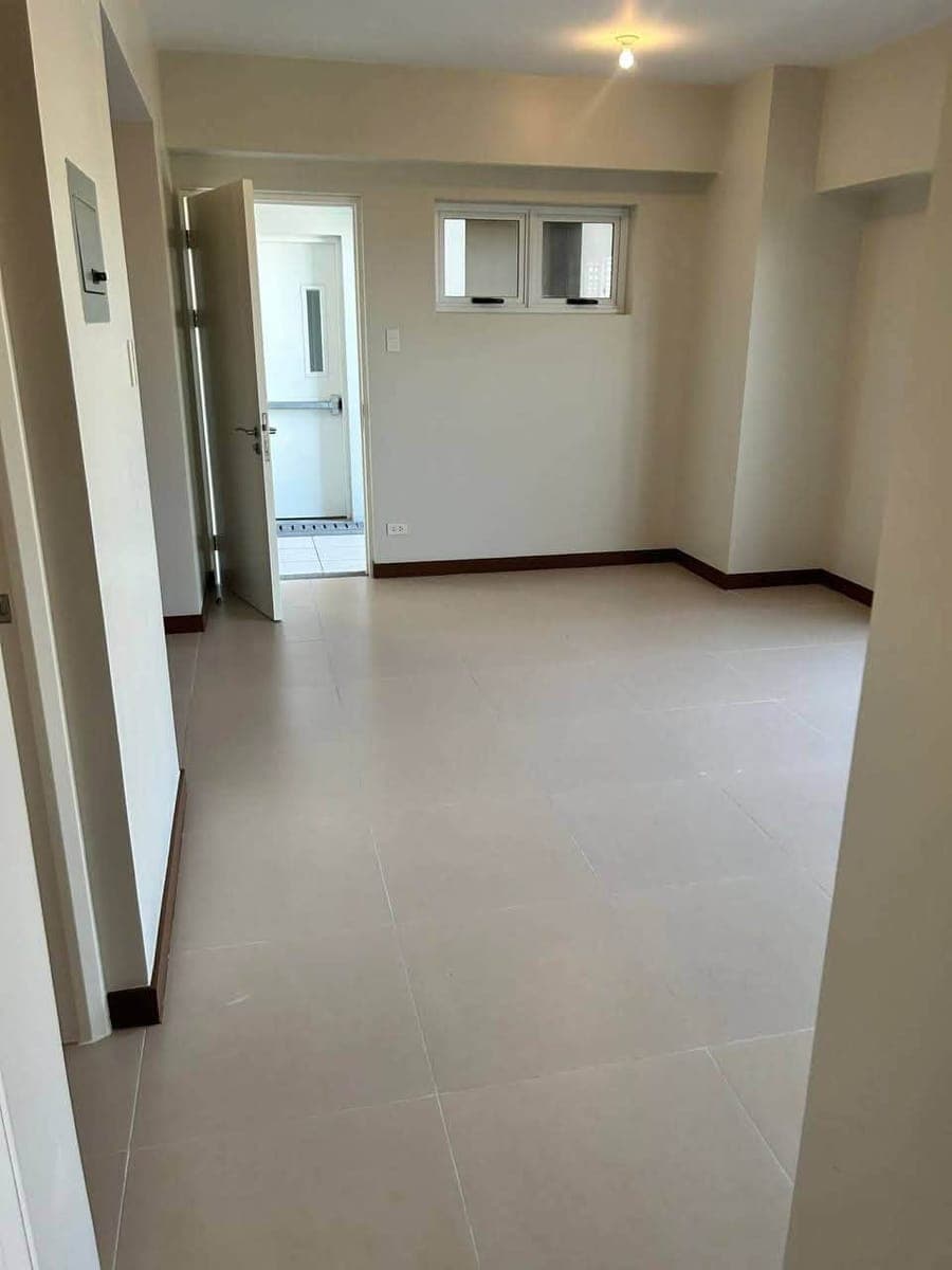 𝐅𝐎𝐑 𝐑𝐄𝐍𝐓: 3BR Semi-furnished Unit w/ Parking at DMCI Infina Towers, Quezon City - photo 3