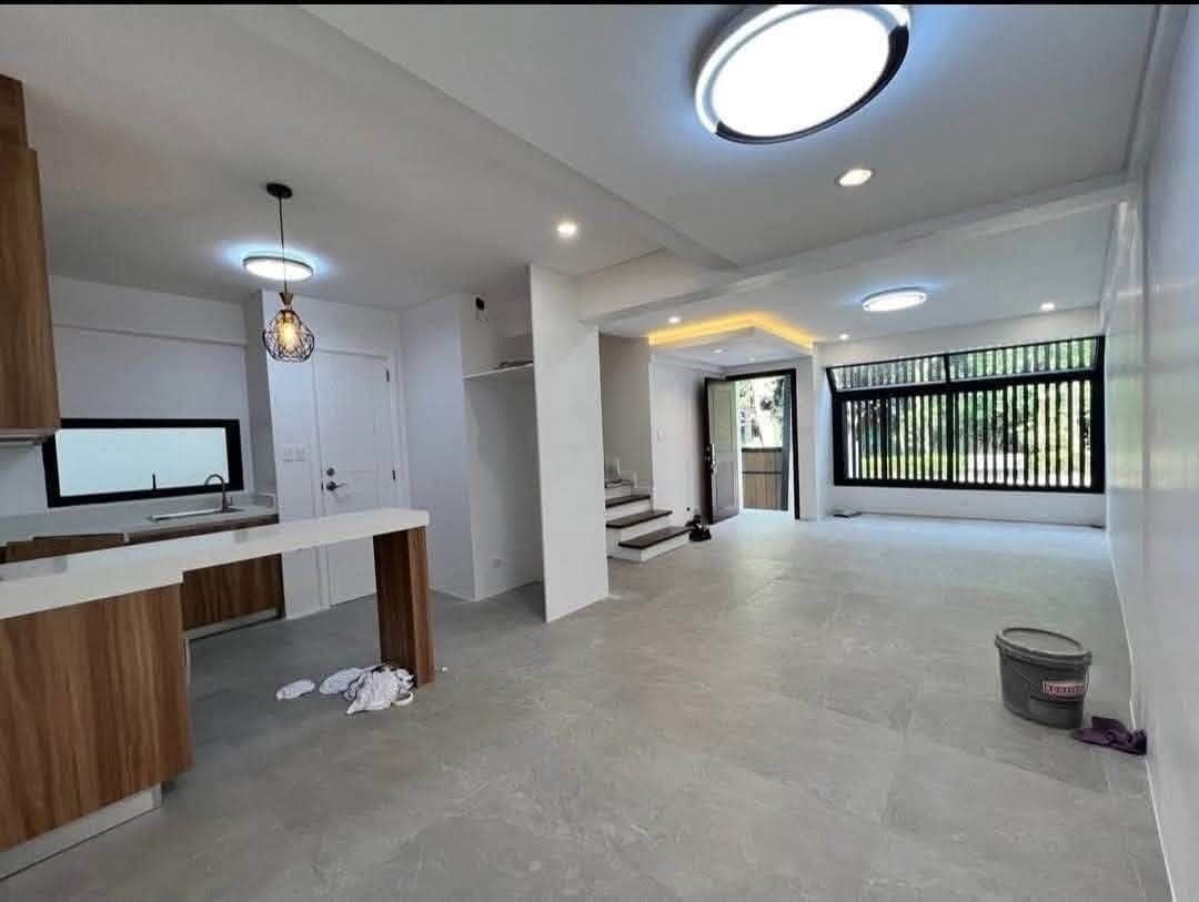 Newly Built Modern Townhouse inside SUBDIVISION Quezon City For Rent/Lease. - photo 1