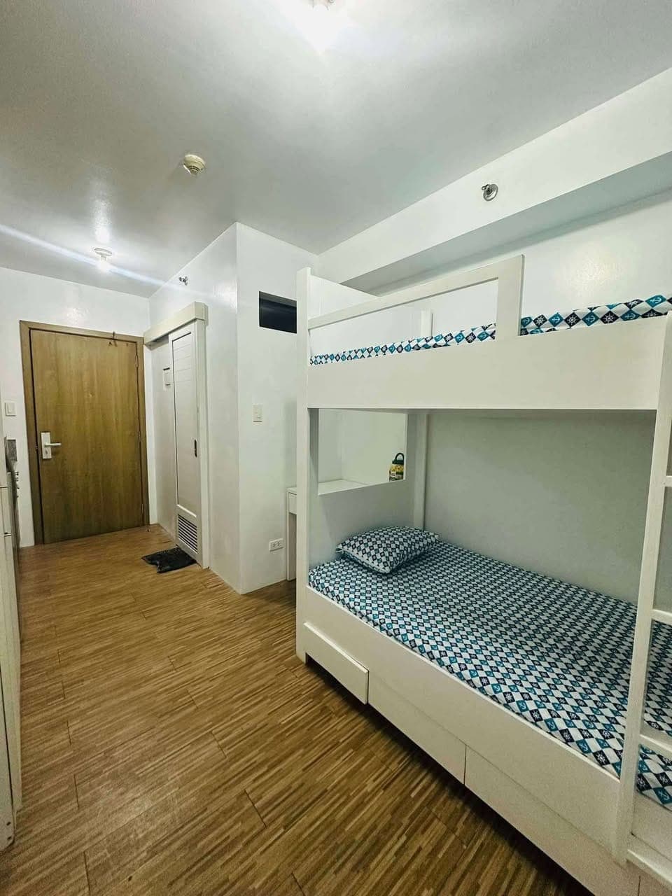 FOR RENT CONDO UNIT IN STUDIO CITY ALABANG - photo 1