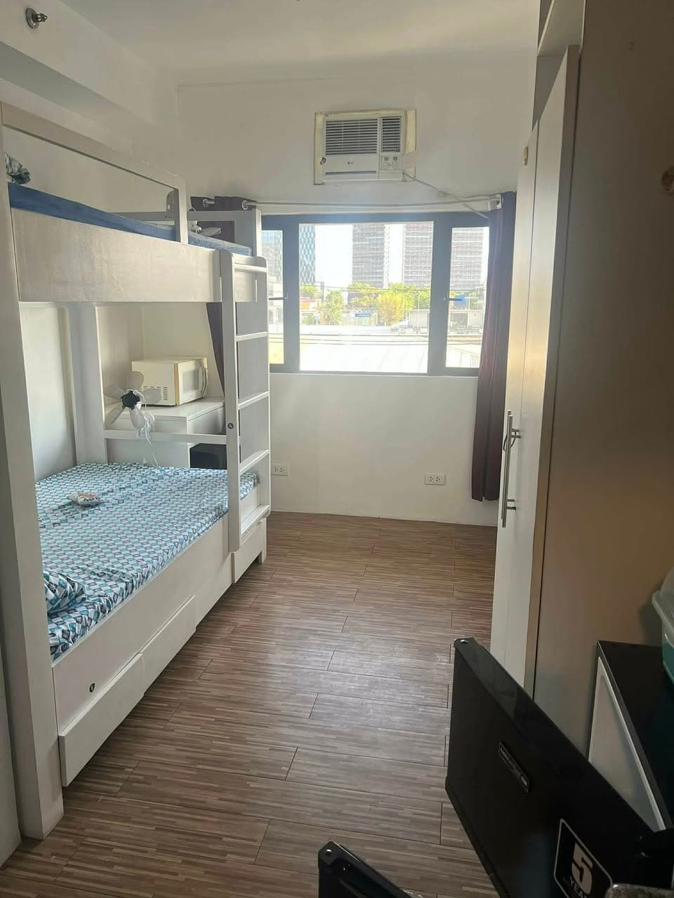 FOR RENT CONDO UNIT IN STUDIO CITY ALABANG - photo 4